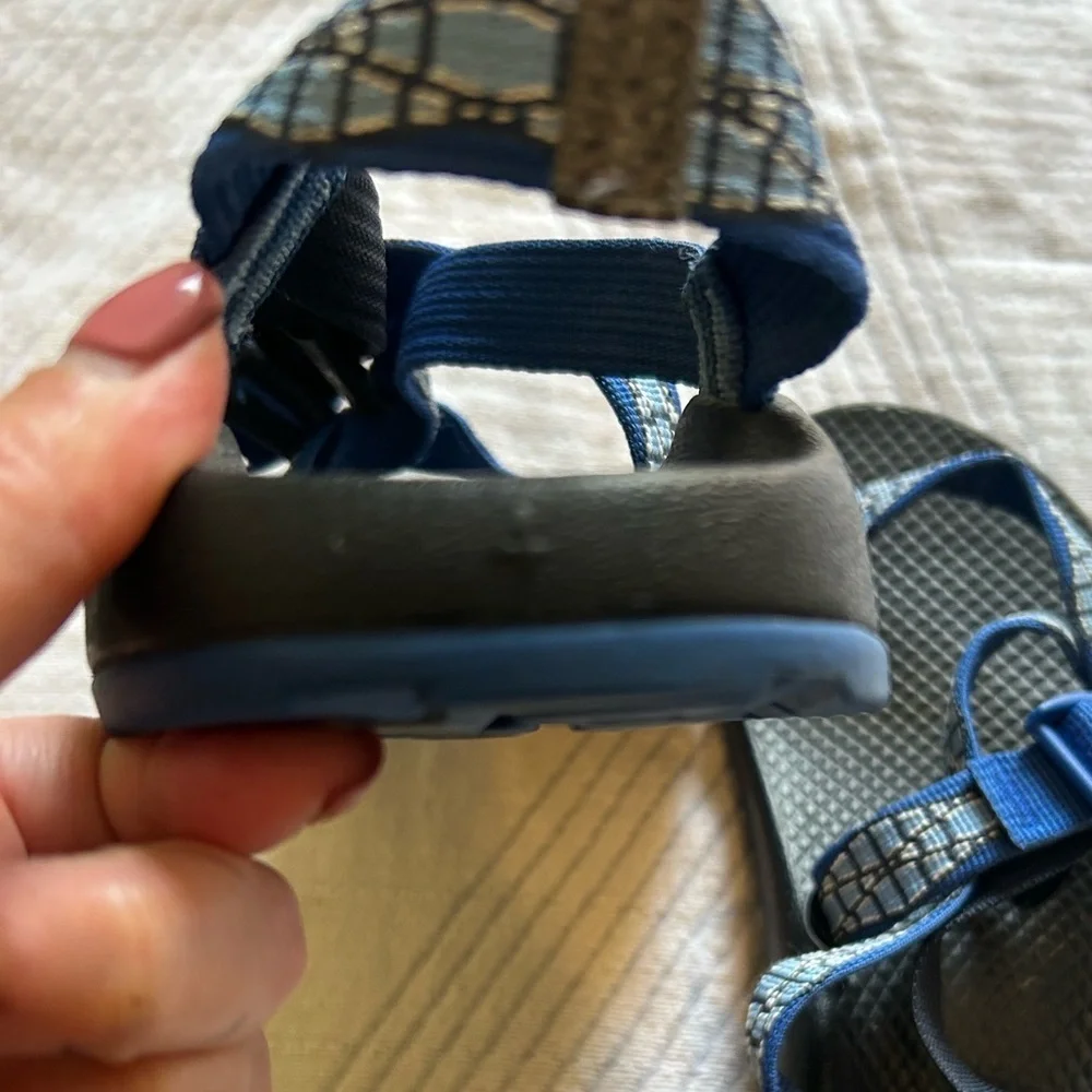 Chaco Z1 Classic Hiking Sandals Youth Size 4 Eco Tread Blue Water Shoe
